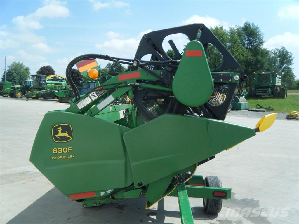John Deere Жниварка зернова John Deere 630F (2012) 聯合收割機頭