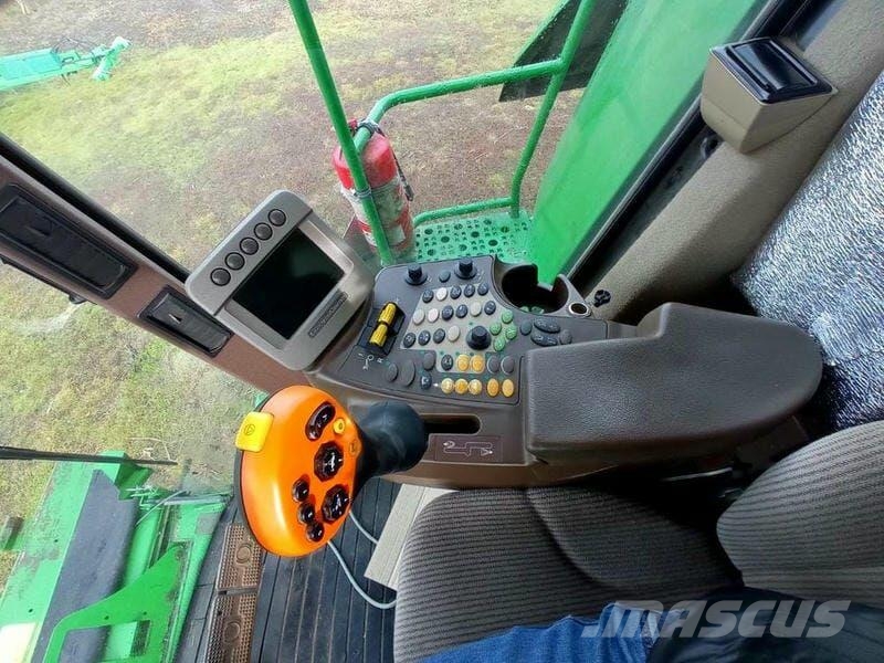 John Deere Комбайн John Deere S690i (2010) 联合收割机