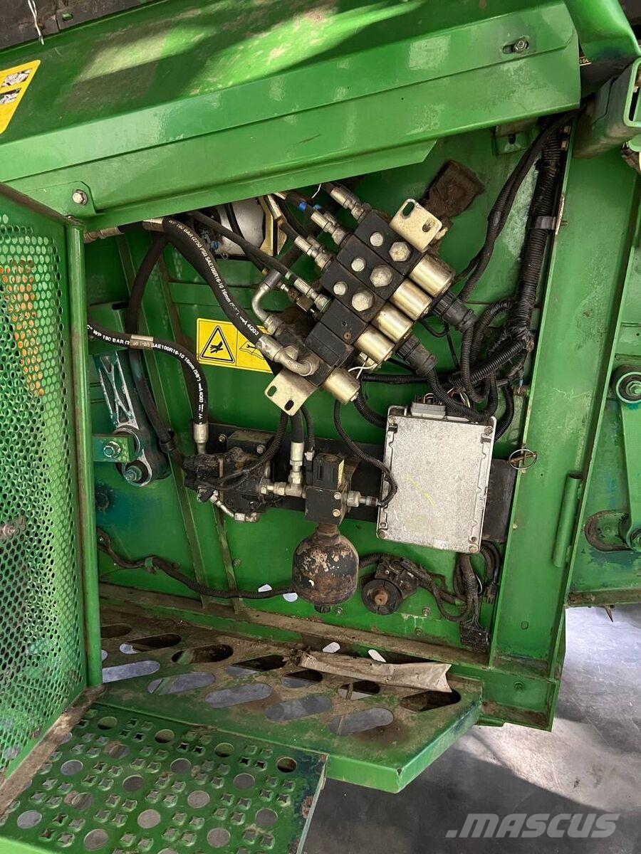 John Deere Комбайн John Deere 9880STS (2004) Kombajni