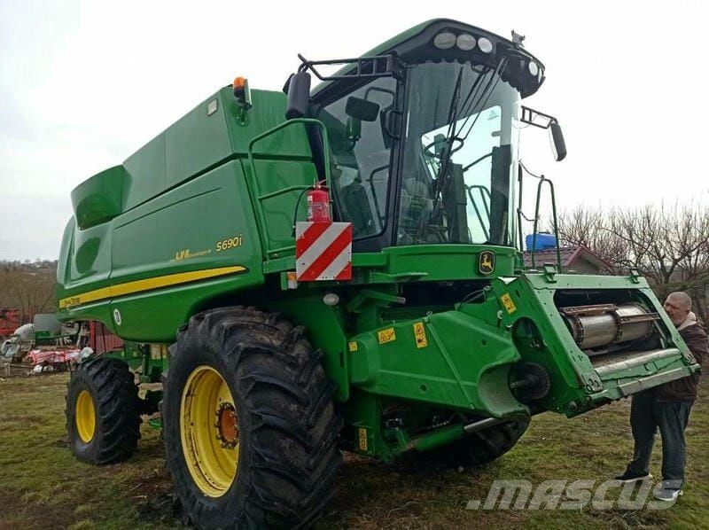 John Deere Комбайн John Deere S690i (2010) 联合收割机