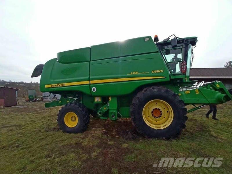 John Deere Комбайн John Deere S690i (2010) 联合收割机