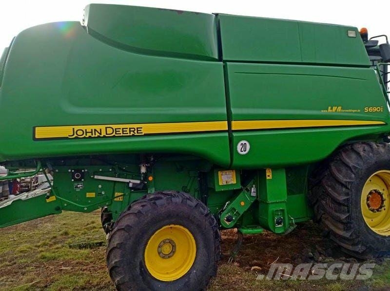 John Deere Комбайн John Deere S690i (2010) 联合收割机