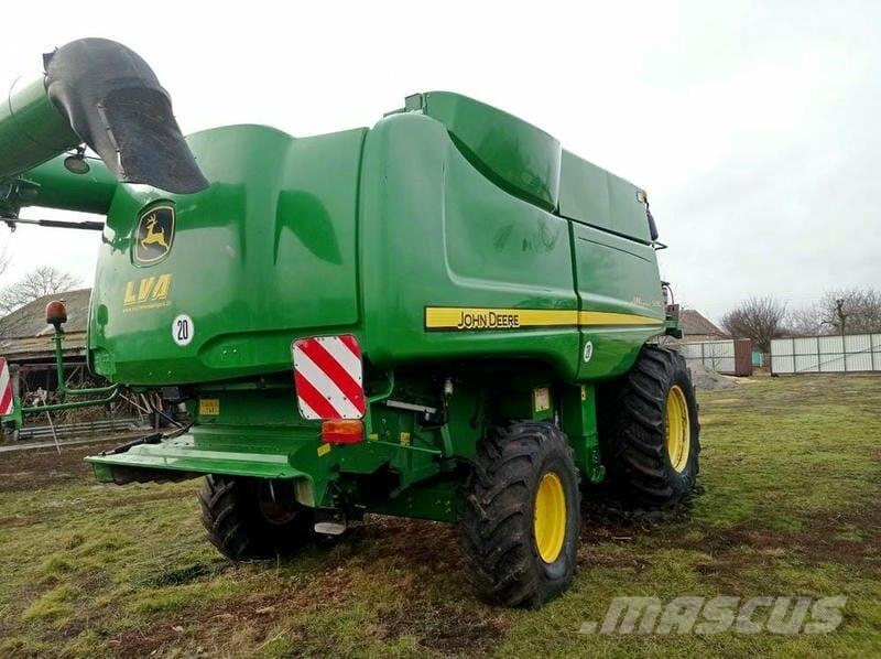 John Deere Комбайн John Deere S690i (2010) 联合收割机