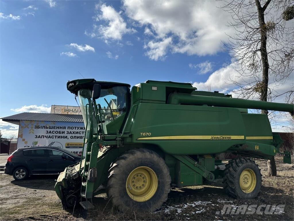 John Deere Комбайн John Deere T670i (2013) 联合收割机