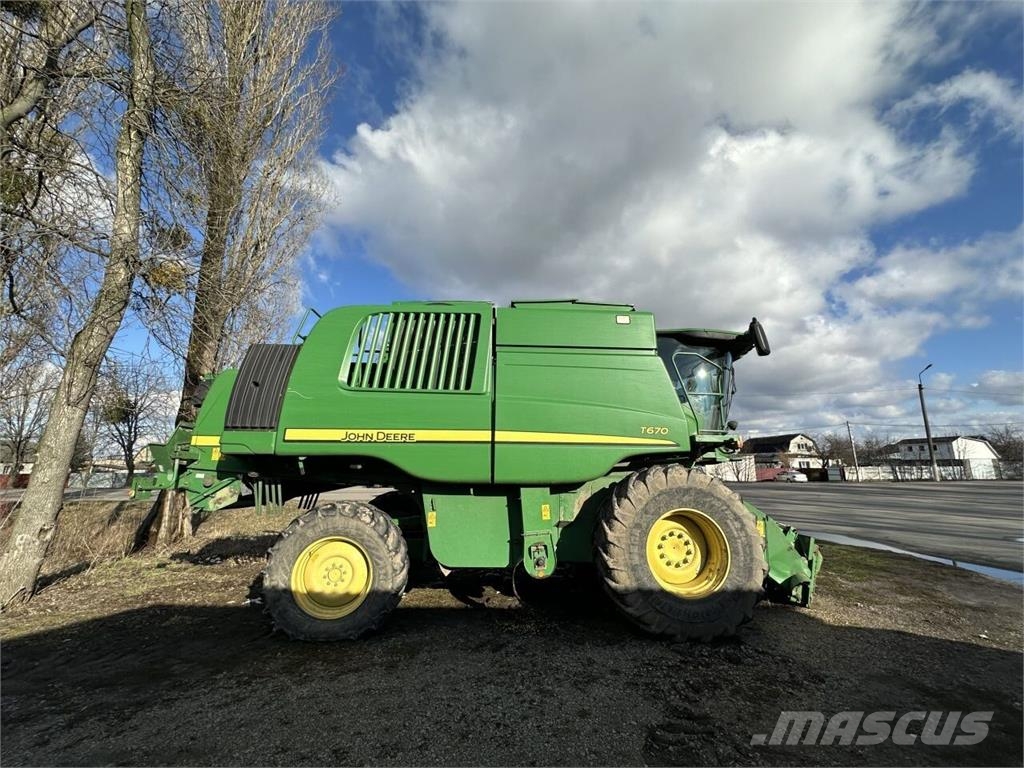 John Deere Комбайн John Deere T670i (2013) 联合收割机