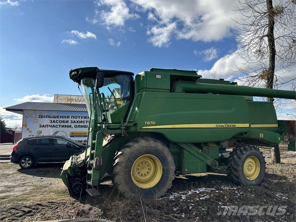 John Deere Комбайн John Deere T670i (2013) 联合收割机