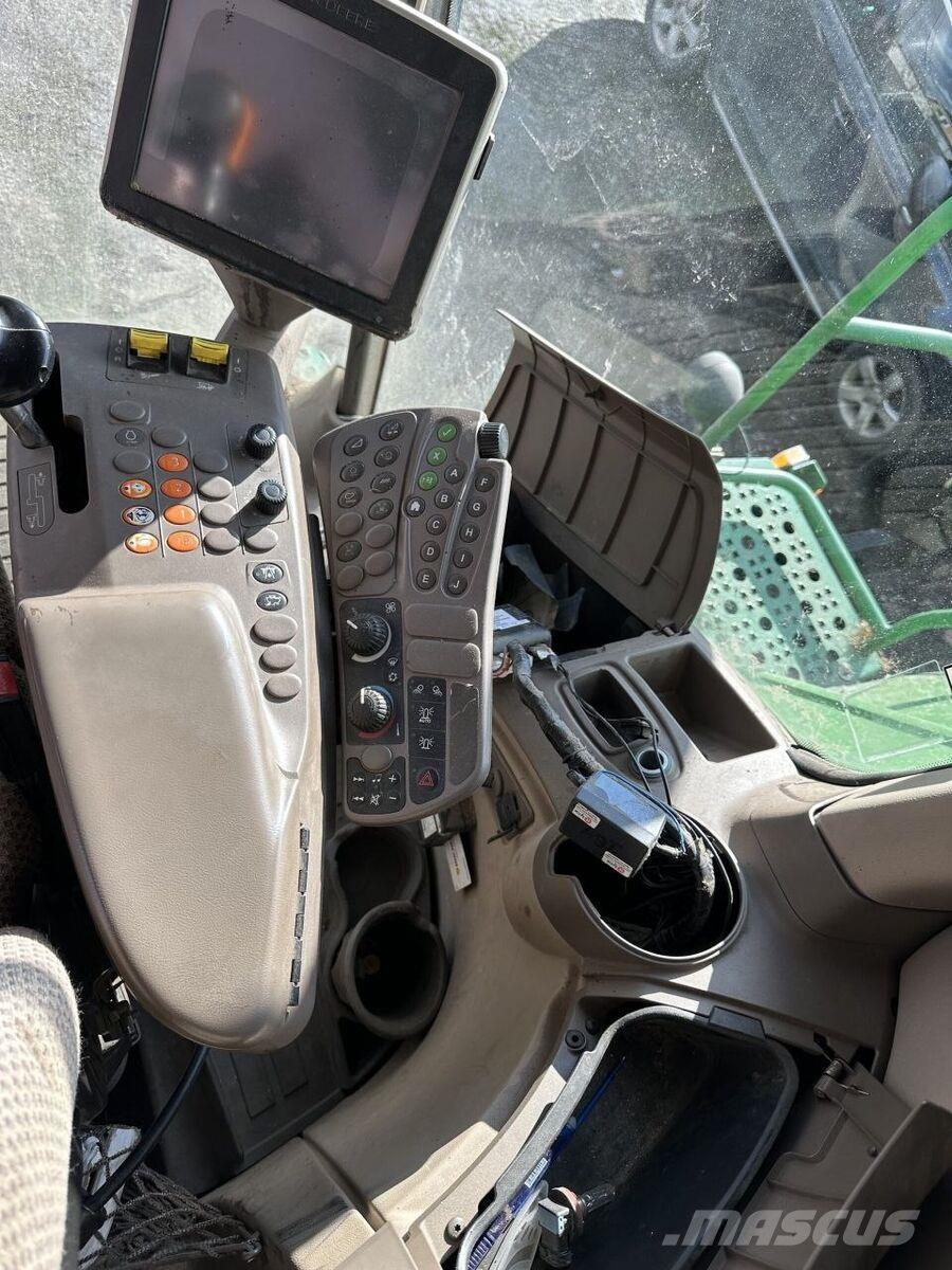 John Deere Комбайн John Deere T670i (2013) 联合收割机