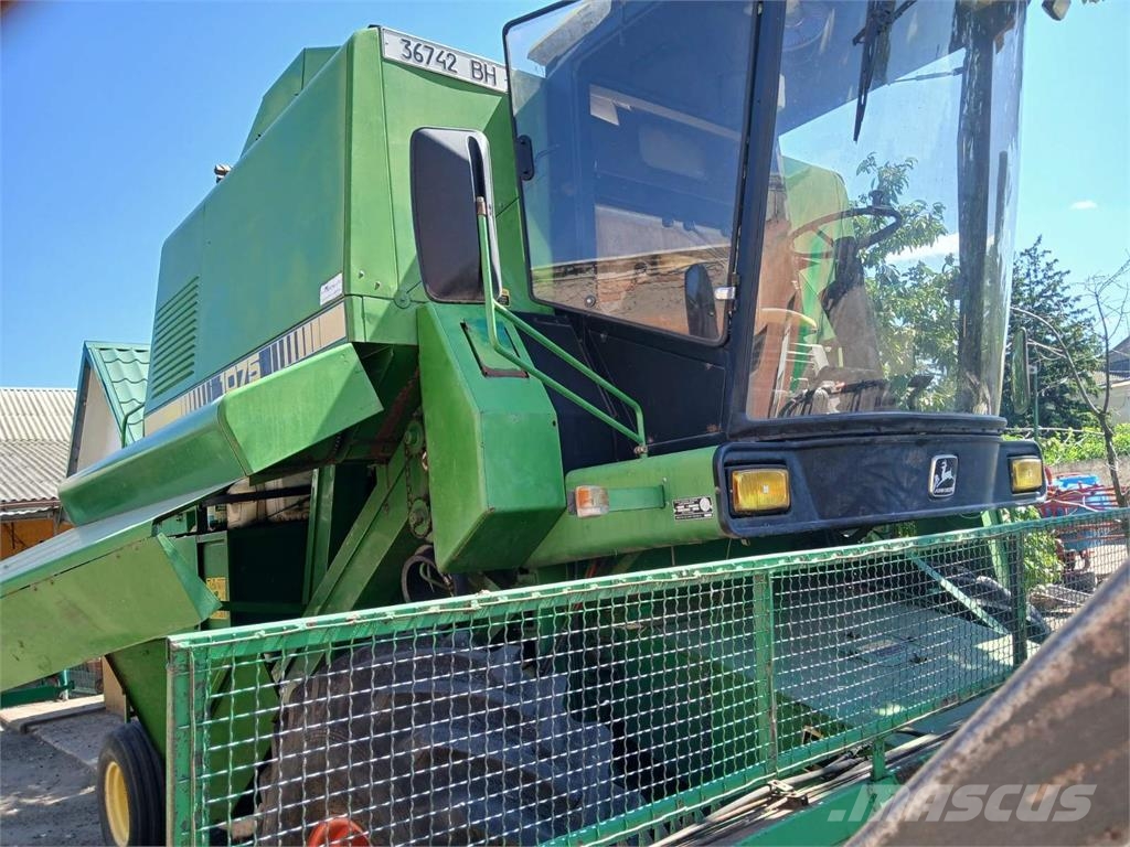 John Deere Комбайн John Deere 1075 (1984) 联合收割机