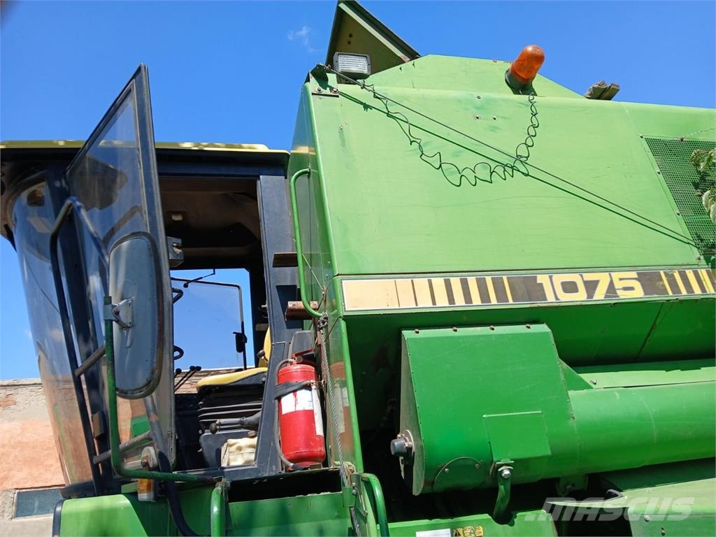 John Deere Комбайн John Deere 1075 (1984) 联合收割机