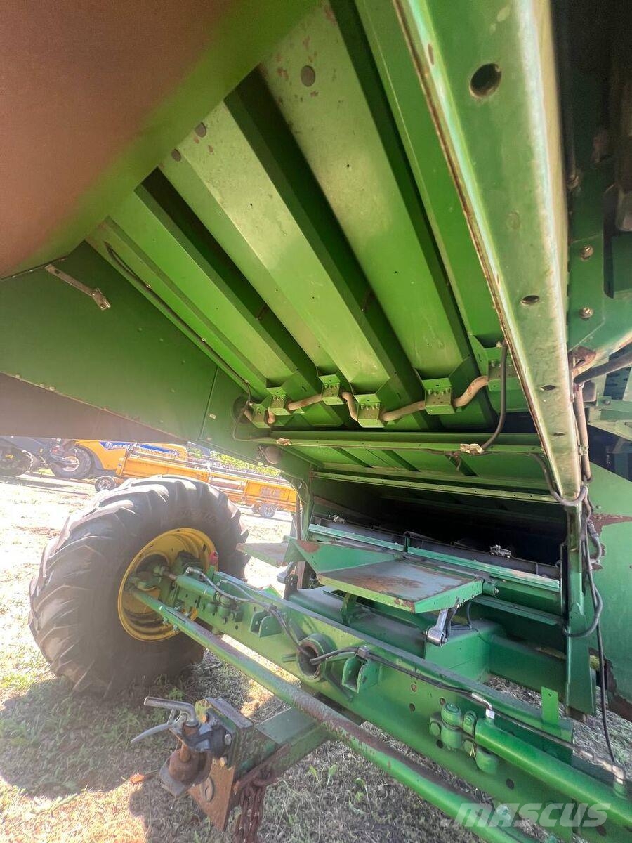 John Deere Комбайн John Deere W650i (2012) 联合收割机
