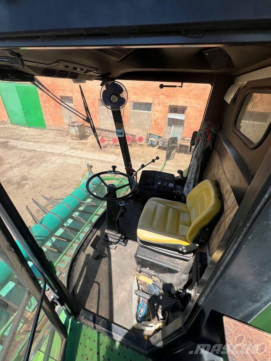 John Deere Комбайн John Deere 1075 Kombajni