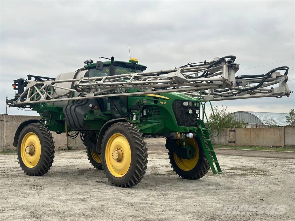 John Deere Обприскувач John Deere 4830 (2013) Pulverizadores Automotrizes