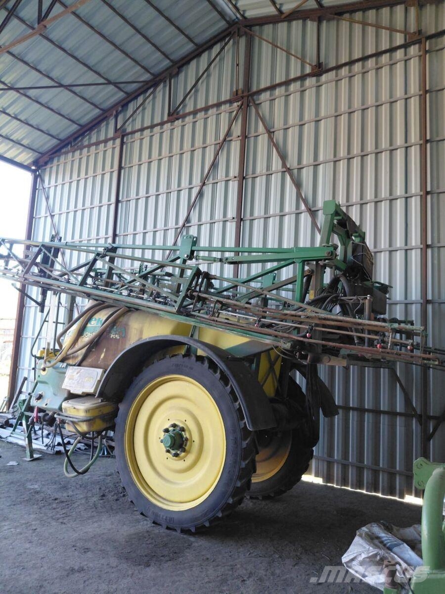 John Deere Причіпний обприскувач John Deere 732 (2009) Pulverizadores arrastrados