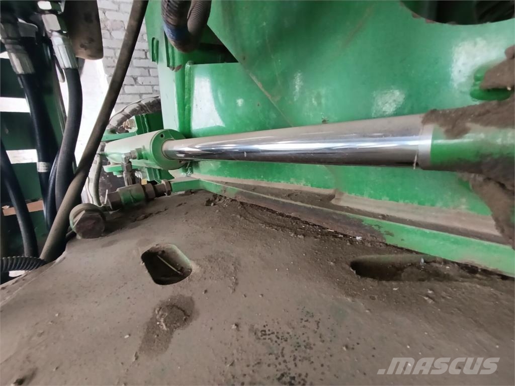 John Deere Сівалка точного висіву John Deere 1745 (2014) Natančne sejalnice