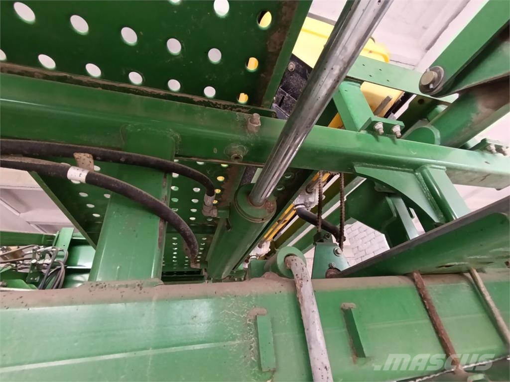 John Deere Сівалка точного висіву John Deere 1745 (2014) Natančne sejalnice