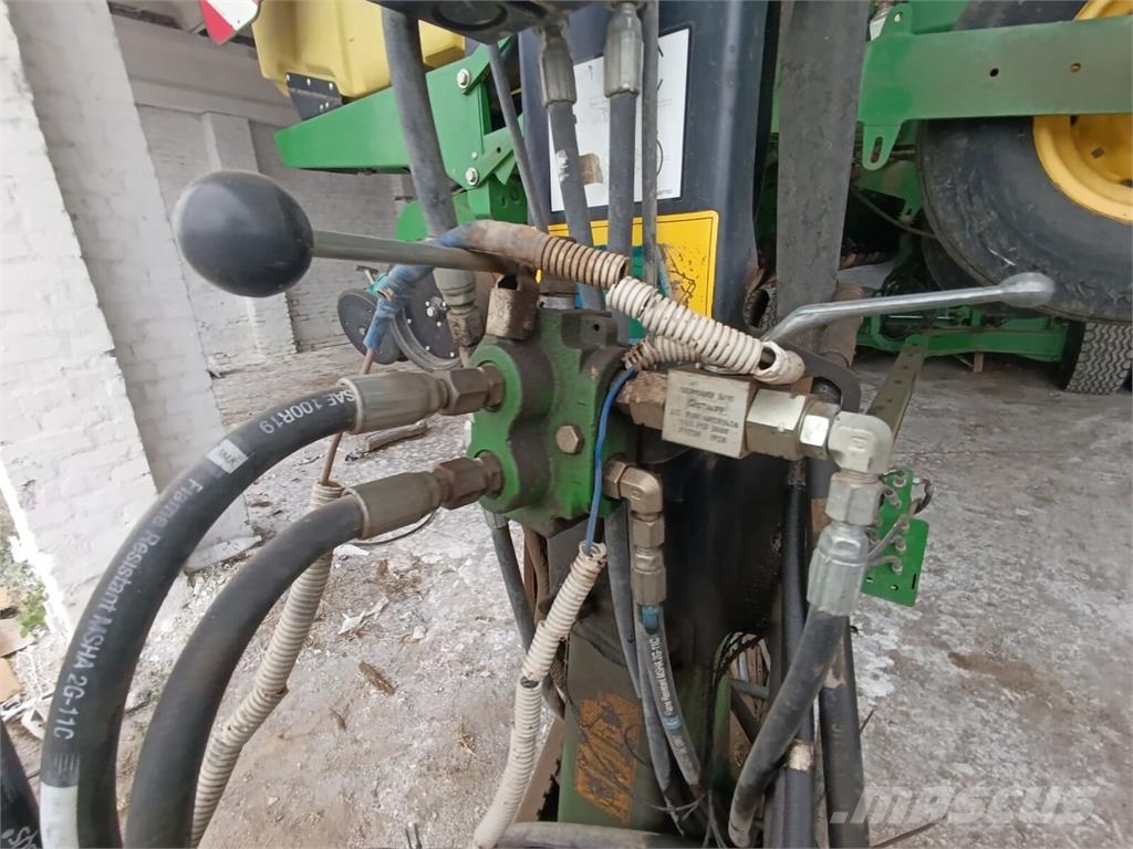 John Deere Сівалка точного висіву John Deere 1745 (2014) Natančne sejalnice