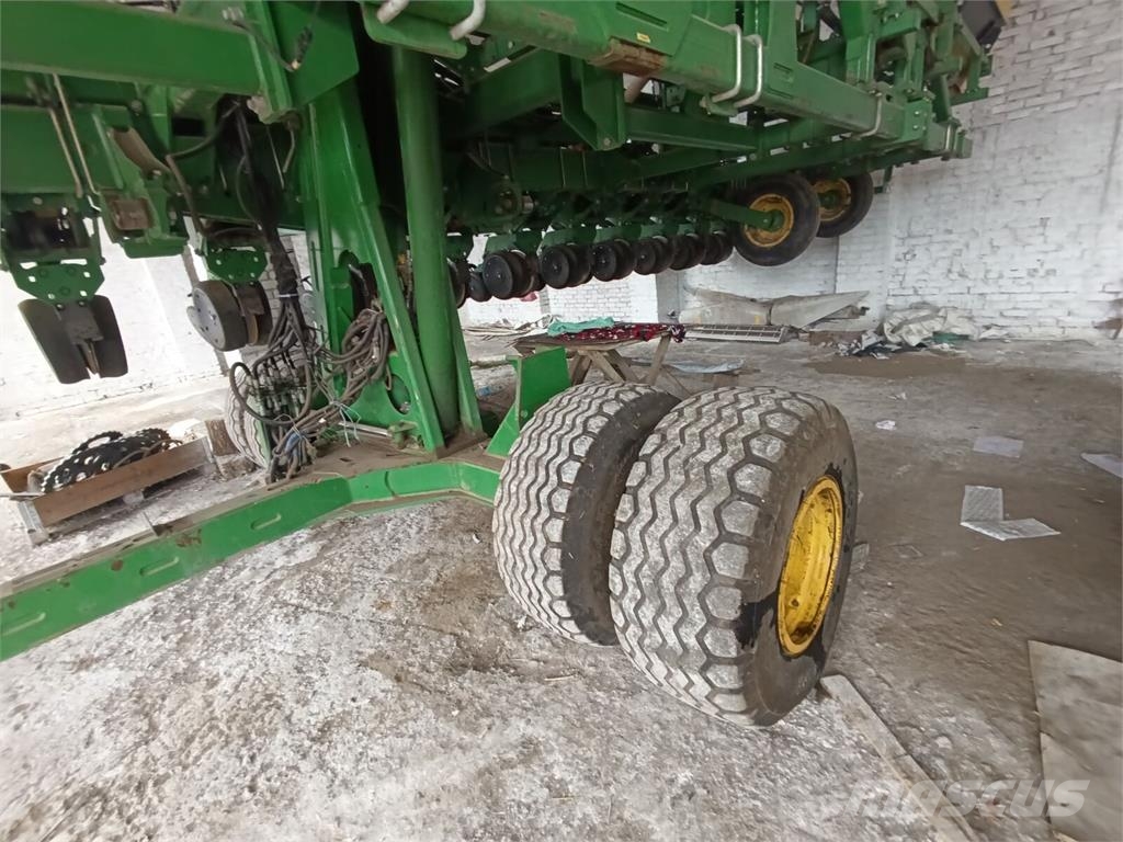 John Deere Сівалка точного висіву John Deere 1745 (2014) Natančne sejalnice
