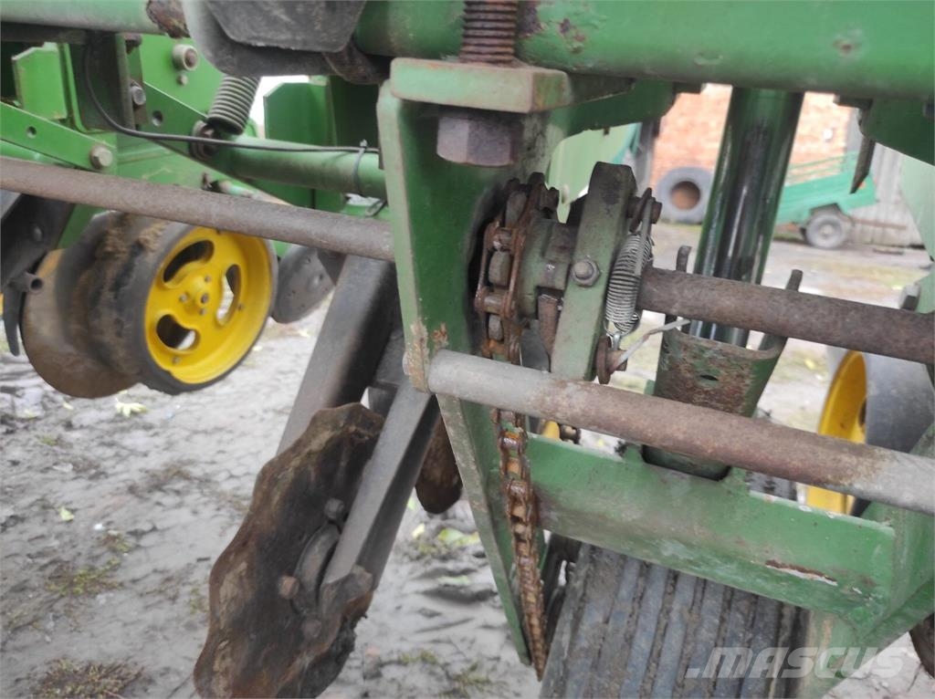 John Deere Сівалка John Deere 7000 Natančne sejalnice