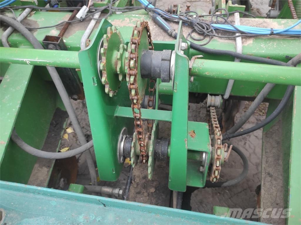John Deere Сівалка John Deere 7000 Natančne sejalnice