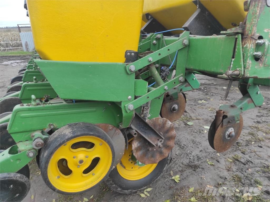 John Deere Сівалка John Deere 7000 Natančne sejalnice