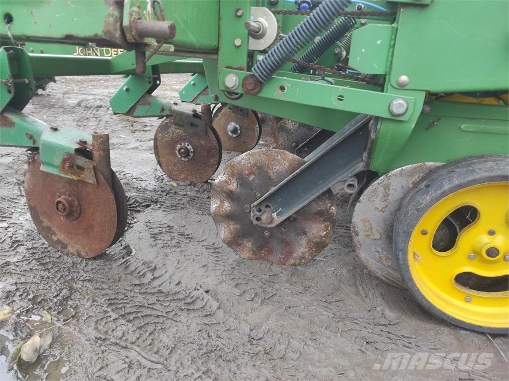John Deere Сівалка John Deere 7000 Natančne sejalnice