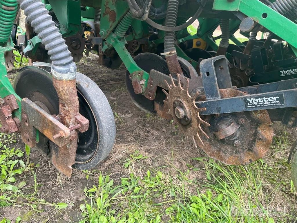 John Deere Сівалка John Deere 7200 Natančne sejalnice