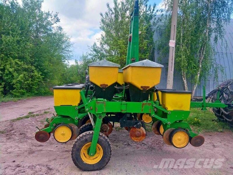 John Deere Сівалка пневматична John Deere 7200 Sejalnice