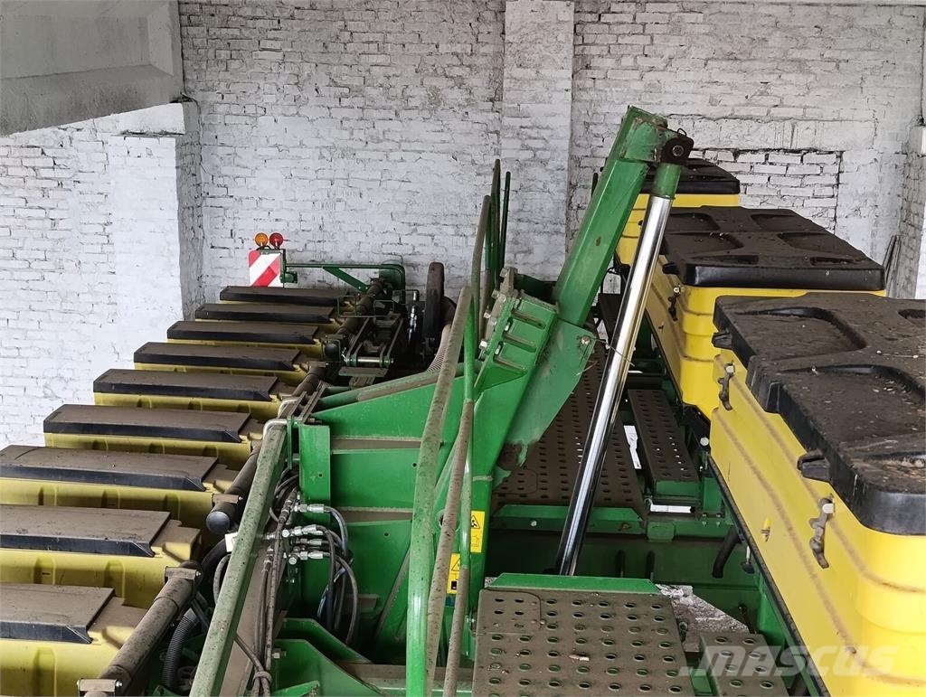 John Deere Сівалка точного висіву John Deere 1745 (2014) Natančne sejalnice