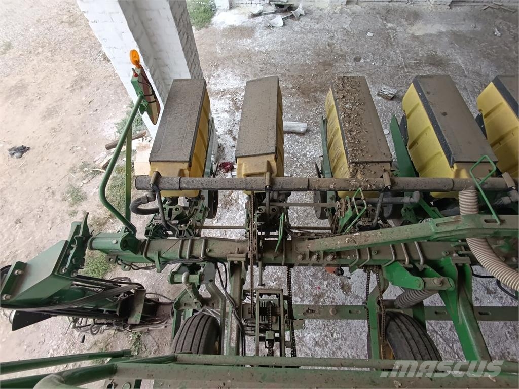 John Deere Сівалка точного висіву John Deere 1745 (2014) Natančne sejalnice
