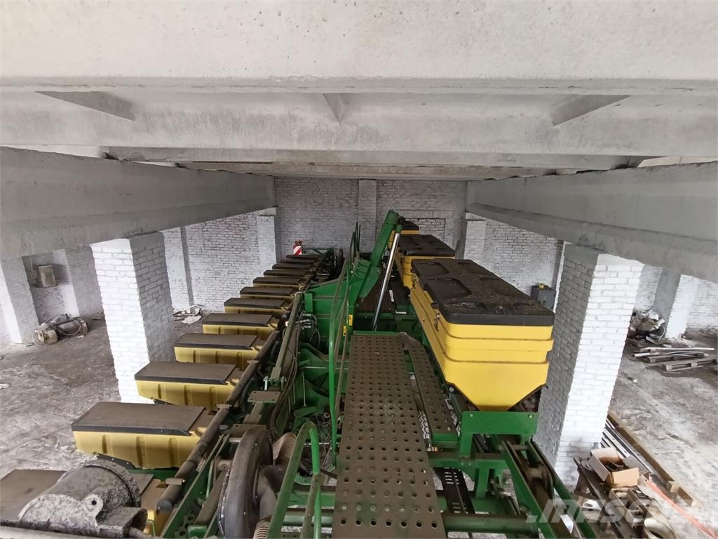 John Deere Сівалка точного висіву John Deere 1745 (2014) Natančne sejalnice