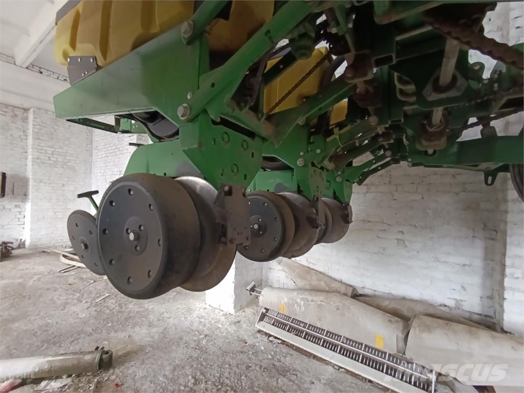 John Deere Сівалка точного висіву John Deere 1745 (2014) Natančne sejalnice