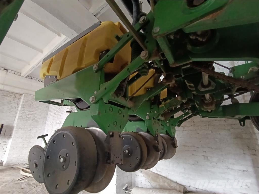 John Deere Сівалка точного висіву John Deere 1745 (2014) Natančne sejalnice