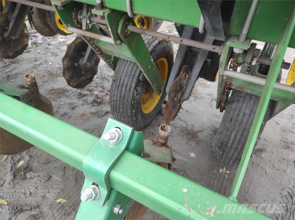 John Deere Сівалка John Deere 7000 Natančne sejalnice