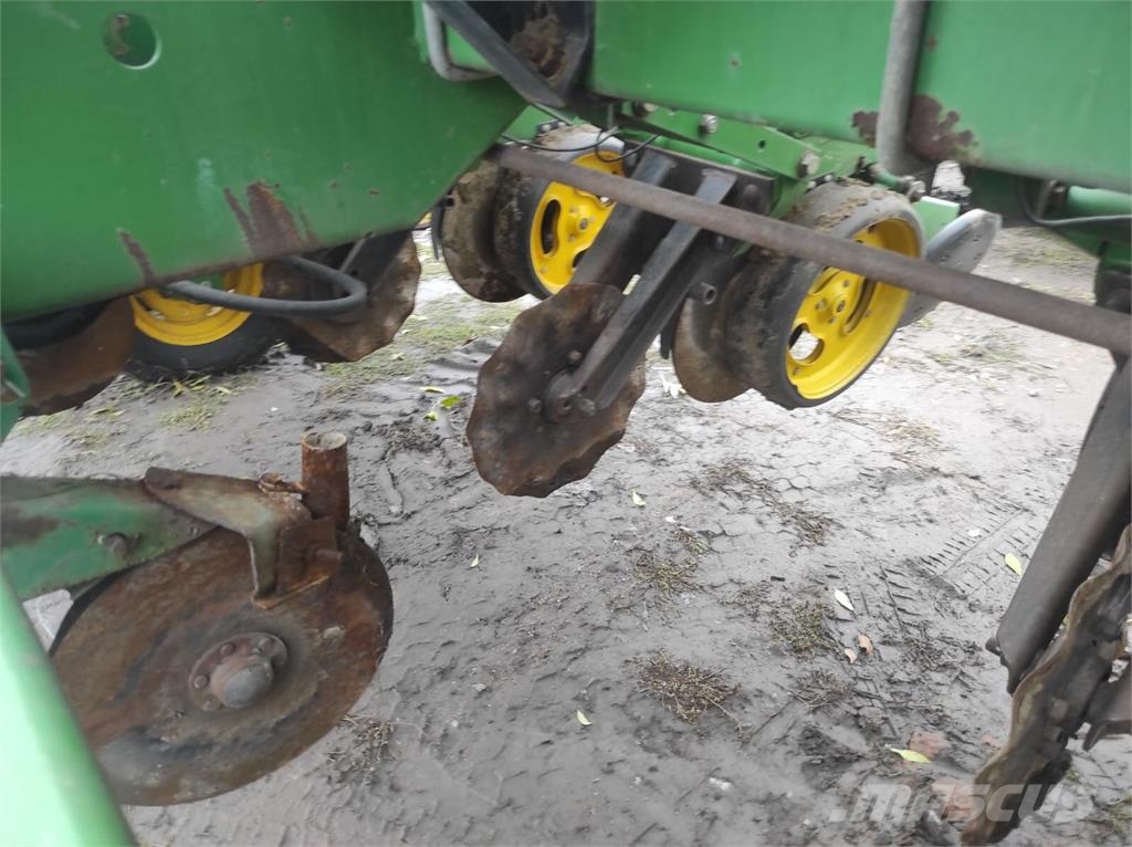 John Deere Сівалка John Deere 7000 Natančne sejalnice