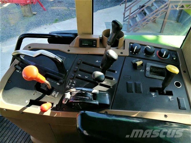 John Deere Трактор John Deere 7610 (2000) Tractores