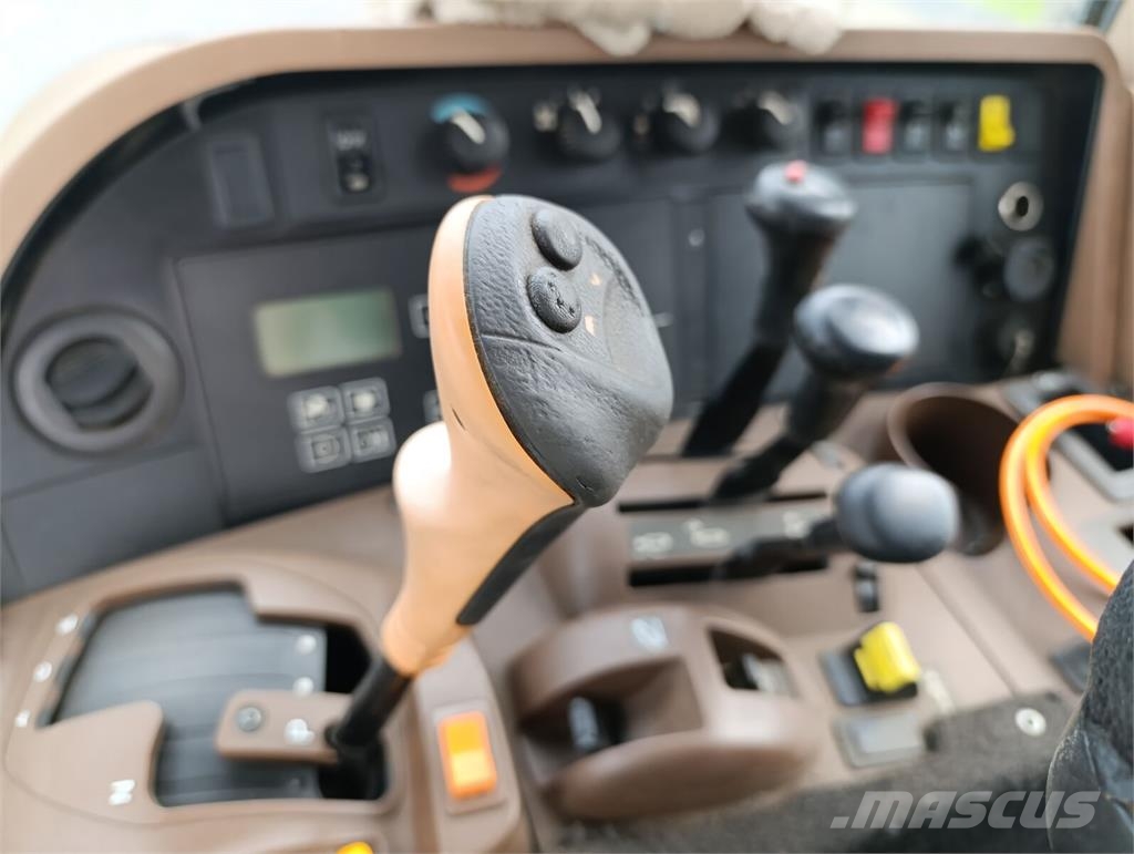 John Deere Трактор John Deere 7820 (2005) Traktoren