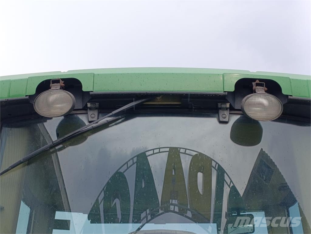John Deere Трактор John Deere 7820 (2005) Traktoren