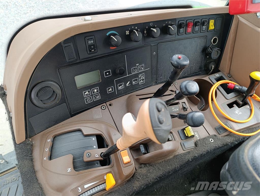 John Deere Трактор John Deere 7820 (2005) Traktoren