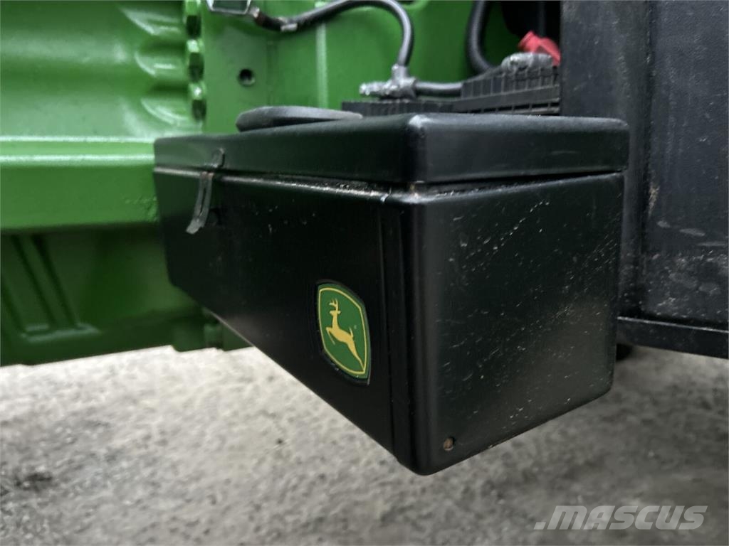 John Deere Трактор John Deere 8420 (2005) Traktoren