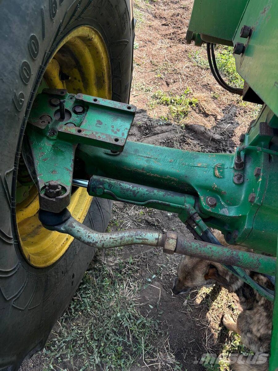 John Deere Трактор John Deere 8300 (2000) Трактори