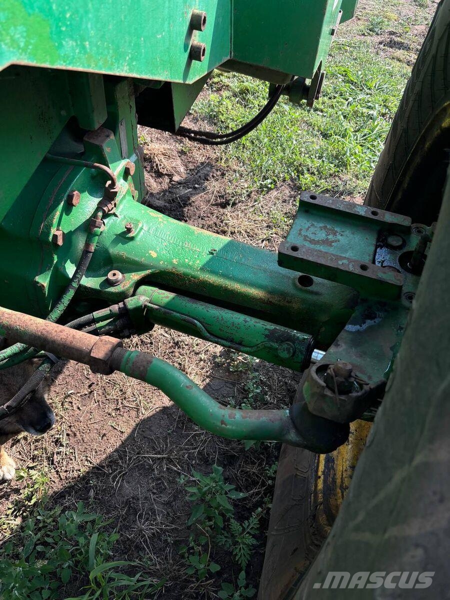 John Deere Трактор John Deere 8300 (2000) Трактори