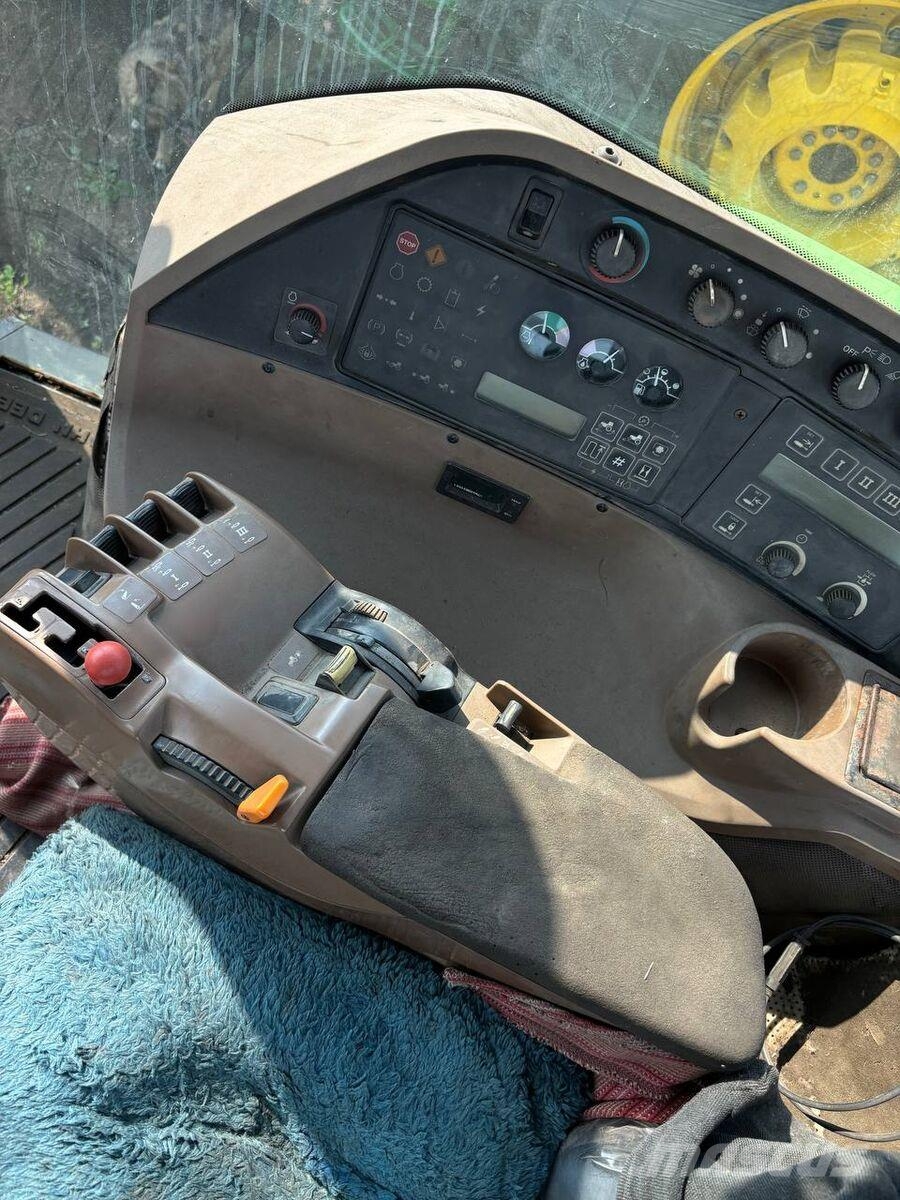 John Deere Трактор John Deere 8300 (2000) Трактори