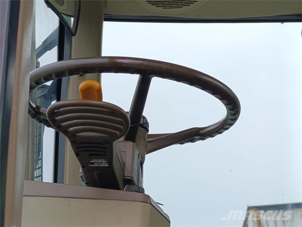 John Deere Трактор John Deere 6920 (2005) Traktoren