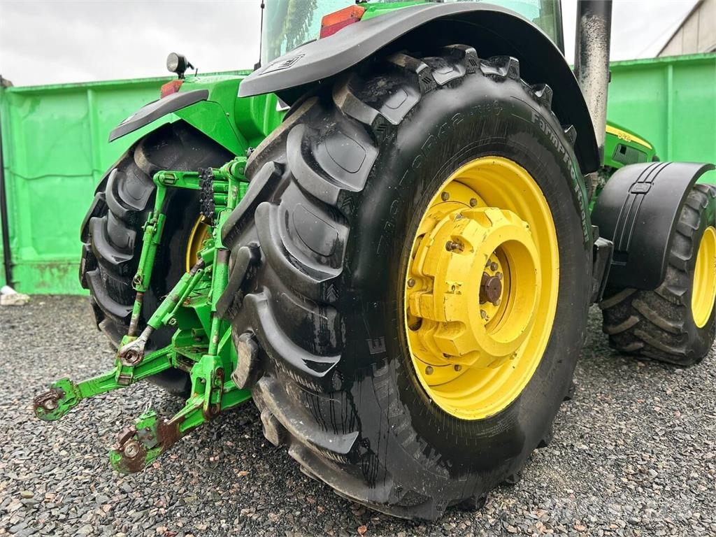 John Deere Трактор John Deere 8420 (2005) Traktoren