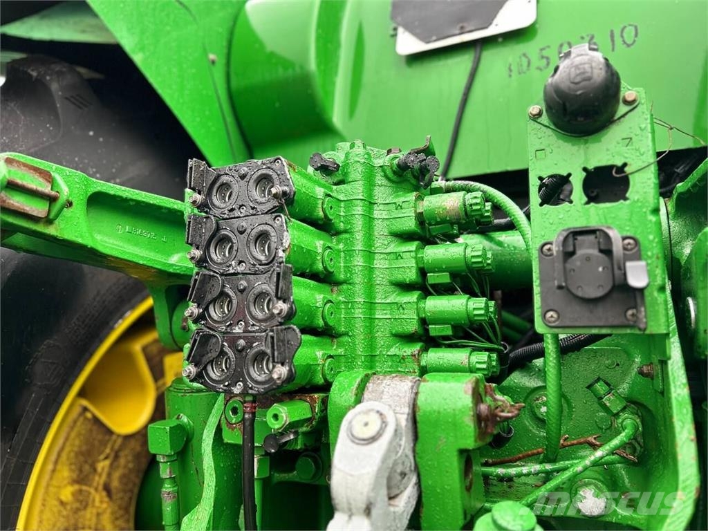John Deere Трактор John Deere 8420 (2005) Traktoren