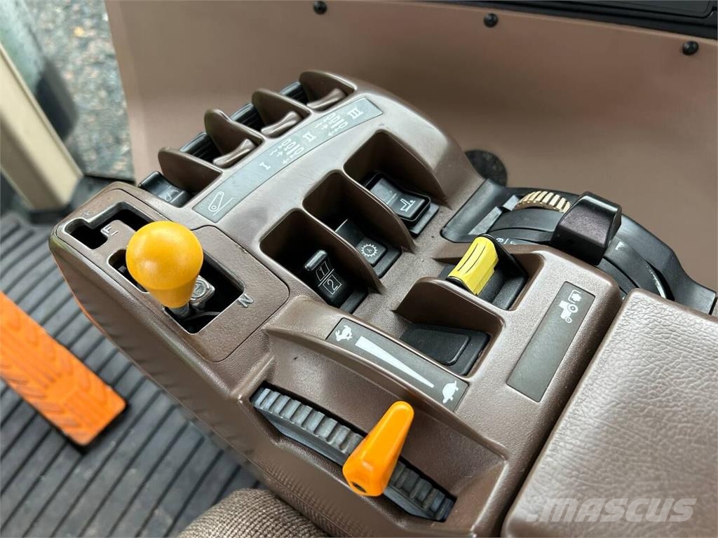 John Deere Трактор John Deere 8420 (2005) Traktoren