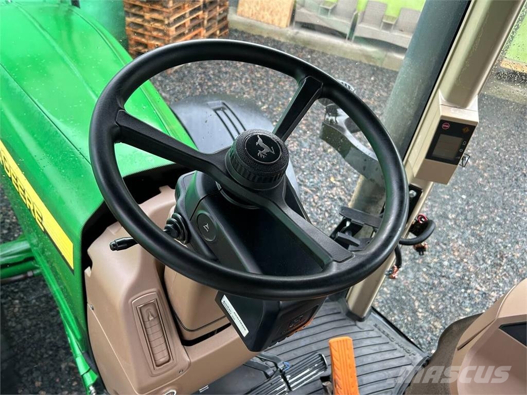 John Deere Трактор John Deere 8420 (2005) Traktoren