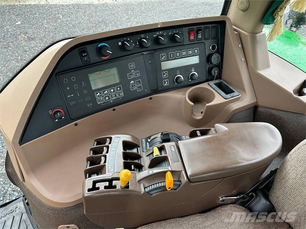 John Deere Трактор John Deere 8420 (2005) Traktoren