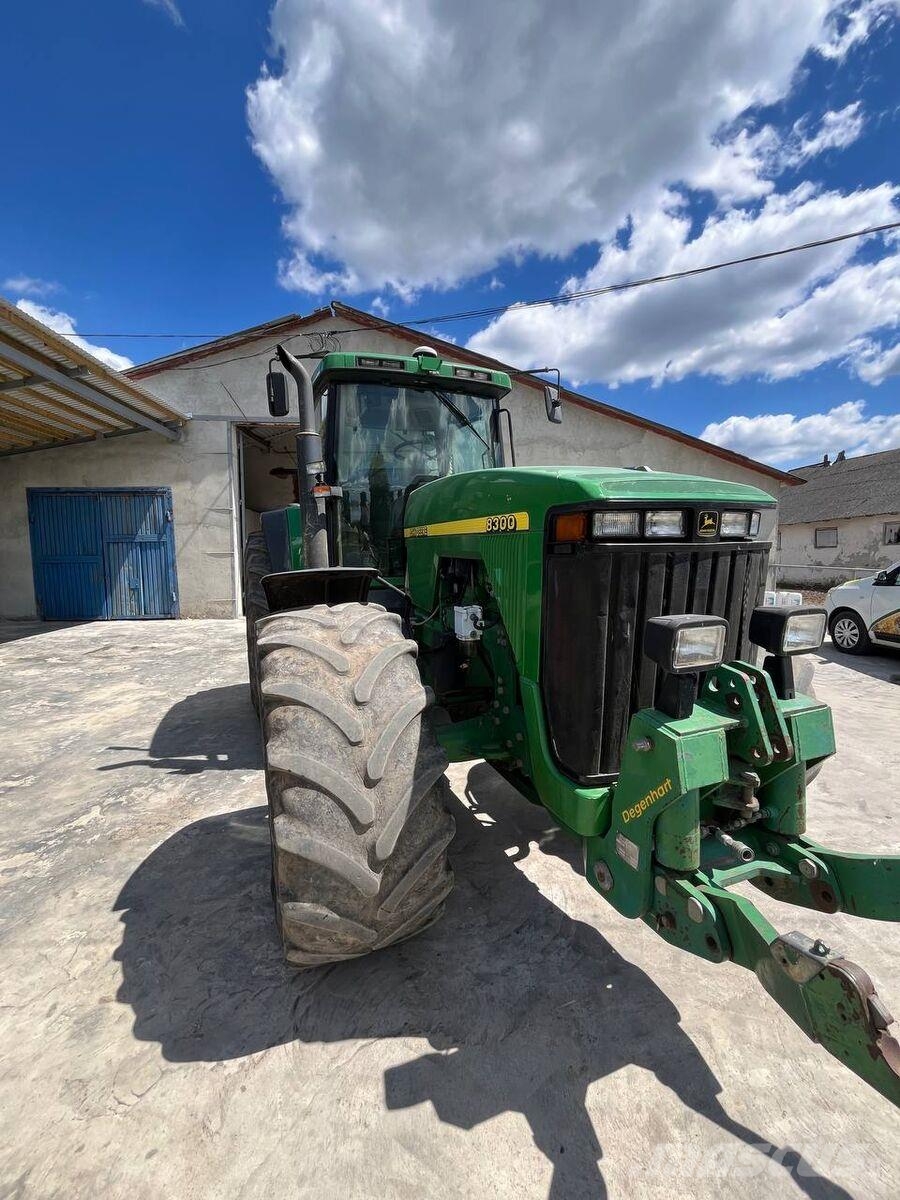 John Deere Трактор John Deere 8300 (1999) Tractores
