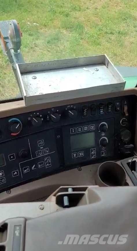 John Deere Трактор John Deere 8430 (2009) Трактори
